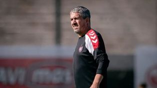 El exdefensor de Newells que dejó su cargo como entrenador de Chacarita