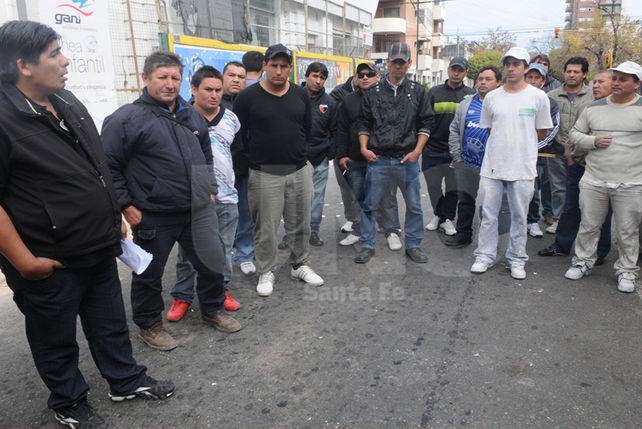 Obreros afiliados a Sitic cortaron el tránsito en reclamo por despidos