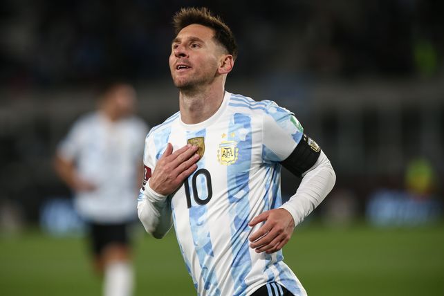 Messi viene de marcar un triplete ante Bolivia. El capitán eclipsará Paraguay con su sola presencia.