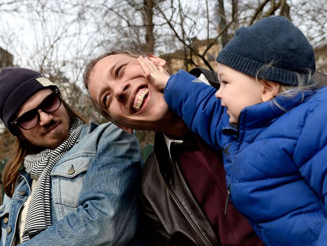 Suecia le pagaría más a los hombres que tomen licencia de paternidad