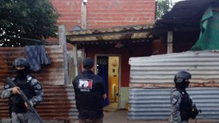 Balaceras y mensajes: cae una mujer sospechada por el ataque al Carrefour