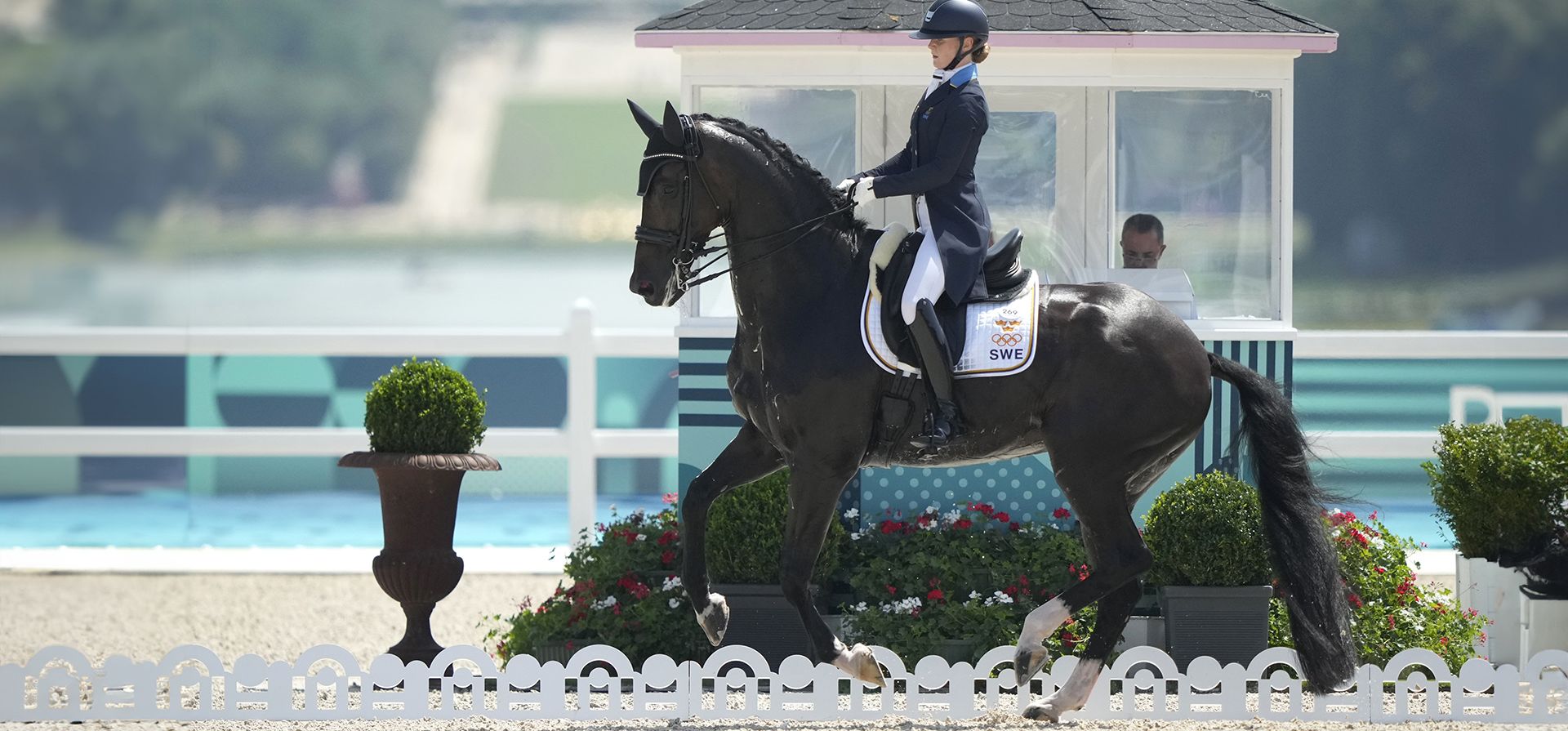 La sueca Juliette Ramel monta a Buriel K.h. durante la competición de doma ecuestre en los Juegos Olímpicos de Verano de 2024, el martes 30 de julio de 2024, en Versalles, Francia. (Foto AP/Mosa'ab Elshamy) La sueca Juliette Ramel monta a Buriel K.h. durante la competición de doma ecuestre en los Juegos Olímpicos de Verano de 2024, el martes 30 de julio de 2024, en Versalles, Francia. (Foto AP/Mosa'ab Elshamy)