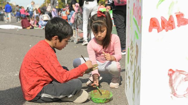 Cientos de niños y niñas disfrutaron las actividades del Festival de la Gurisada por el Día de las infancias
