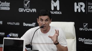 Larriera ya adelantó en rueda de prensa que buscará en la reserva los posibles reemplazantes de Velázquez y Glavinovich.
