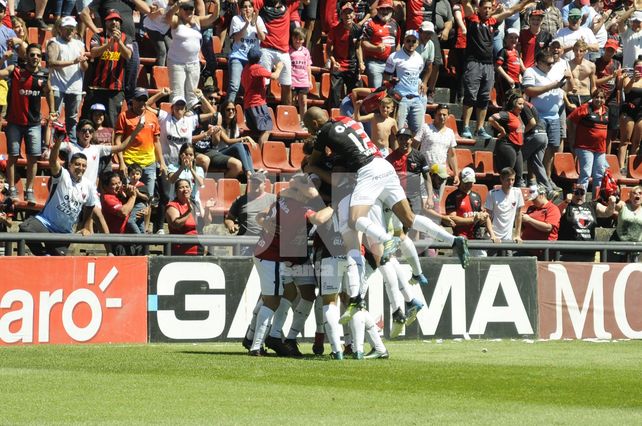 Hecho un Bicho: Colón le ganó a Argentinos y quedó como escolta de Boca