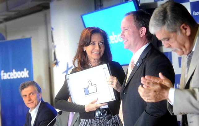 Me gusta. Cristina Fernández elogió la “revolución tecnológica” que produce la red social Facebook.