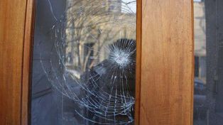 En defensa de su madre, un nene de 12 años  baleó a un delincuente
