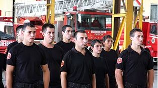 Entregan equipos de protección contra el fuego a bomberos zapadores