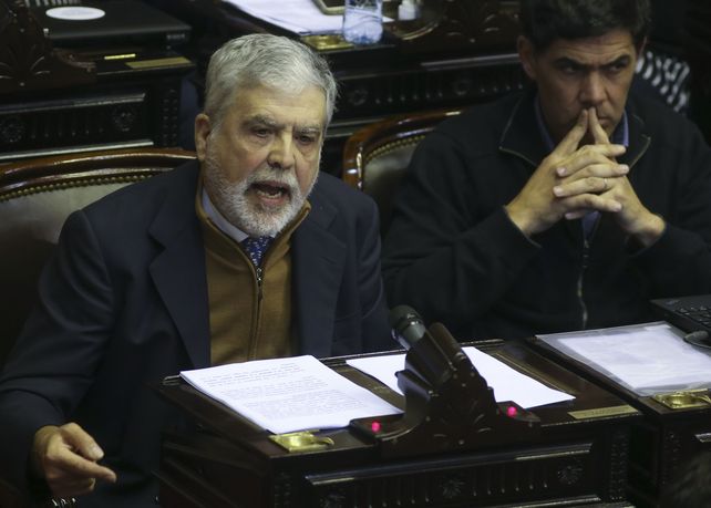 El Gobierno no logró reunir los votos necesarios para remover a De Vido, que seguirá en la cámara