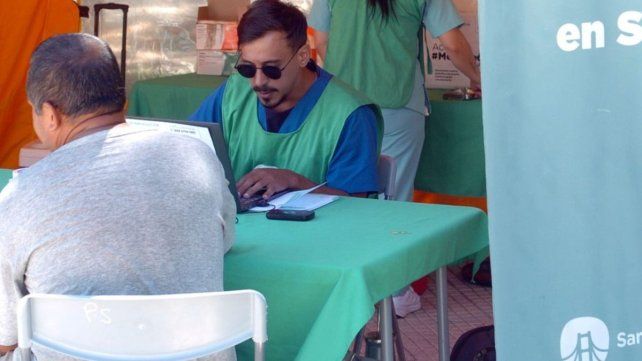 Continúa la vacunación en distintos barrios de la ciudad de Santa Fe