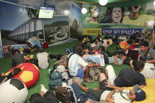 Los latinos que viven en la terminal de ómnibus de Río de Janeiro