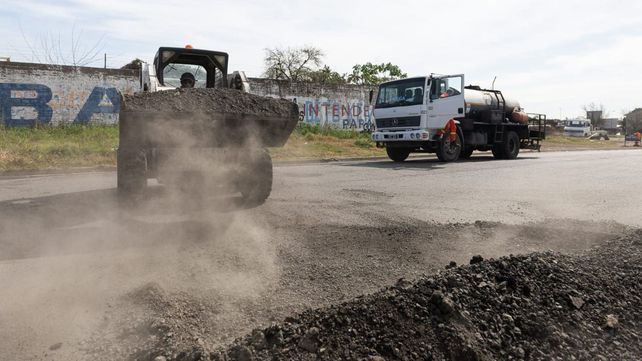 La obra denominada Bacheo y recuperación trama vial sector lll -1° etapa Paraná con un plazo de ejecución es de 240 días.