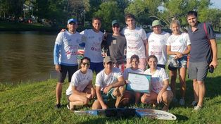 El equipo completo del Club de Esqu&iacute; y Wake de Gualeguay que trabajan en la organizaci&oacute;n de la competencia.&nbsp;