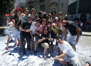 Los estudiantes secundarios festejaron en su último día de clases