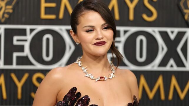 Selena Gómez comparó dos fotos suyas en bikini y compartió una valiosa reflexión sobre los cambios físicos