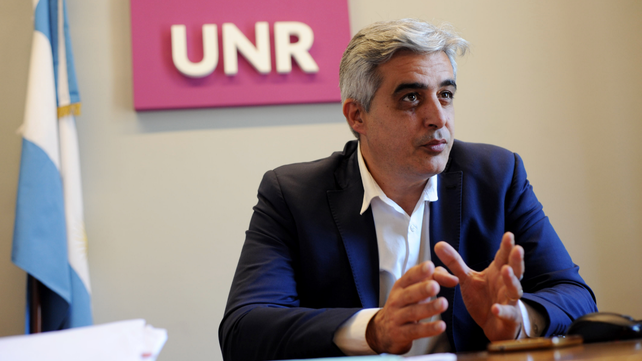 Bartolacci afirmó que “la presencialidad es ineludible. Lo que pasa dentro de un laboratorio o un aula