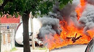 Un avión Challenger 300, perteneciente a la familia Brito se estrelló en una zona urbana de San Fernado. Murieron piloto y copiloto