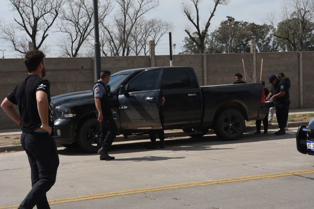 Feroz ataque a balazos contra un empresario en la puerta del Colegio San Bartolomé