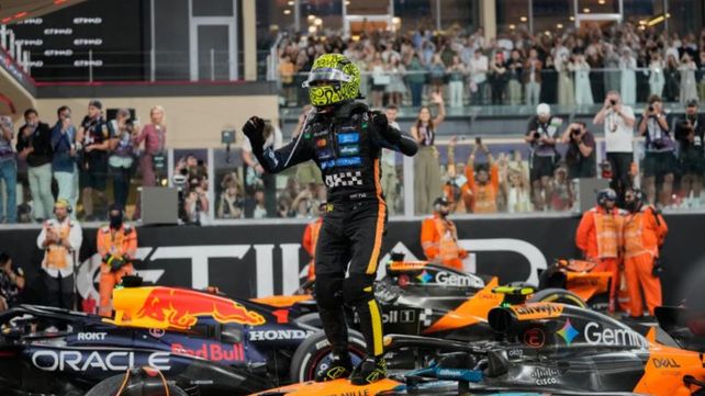 Lando Norris celebra el título conseguido en Abu Dabi. A Franco Colapinto lo espera una temporada completa de Fórmula 1.