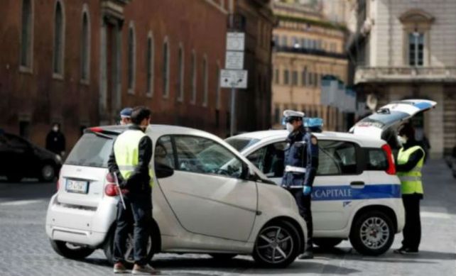 Un hombre fue condenado por pagar para que le rompieran los dedos a su hijo por ser gay 