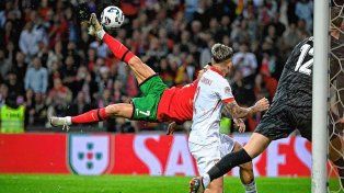 Cristiano Ronaldo marcó dos tantos y quebró otro récord con la Selección de Portugal.