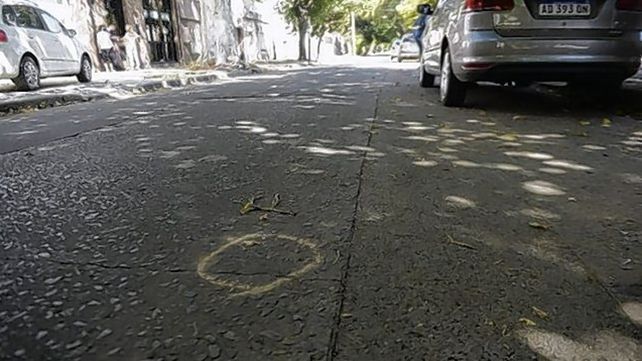 Asesinan a balazos a un cadete que iba en moto