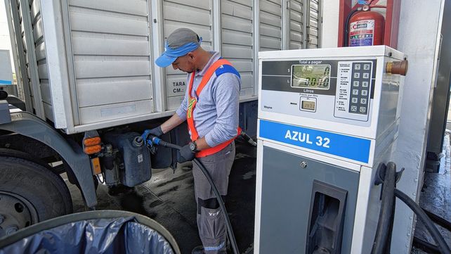 YPF comienza a comercializar Azul 32 por surtidor