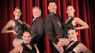 Julio Chianetta y César Spinelli junto a Emilce Palacios, Magalí Wilichowski, Agostina Gaibazzi y Federica Gullielmi.