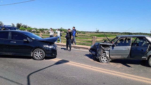 Tránsito habilitado en el Puente Carretero luego del choque frontal de dos autos