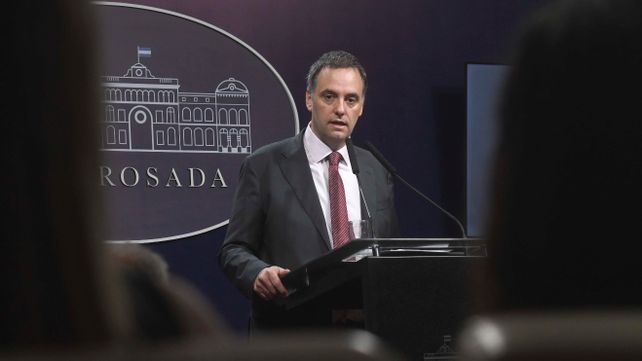 El vocero presidencial Manuel Adorni durante su habitual conferencia de prensa.
