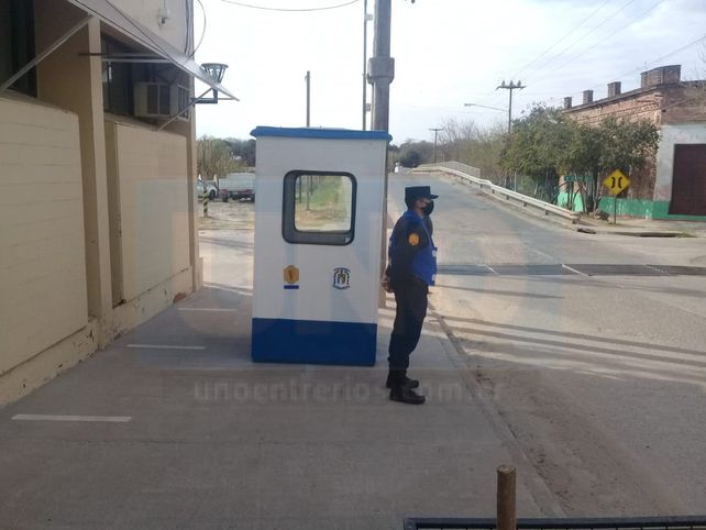Policía le robó el celular a otro uniformado en un puesto