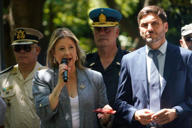 La ministra de Seguridad Nacional, Alejandra Monteoliva, encabezó un acto en Rosario el 3 de febrero de 2026 junto al gobernador de Santa Fe, Maximiliano Pullaro.