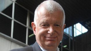 No seamos apocal&iacute;pticos, los diarios no van a morir, afirma periodista brit&aacute;nico