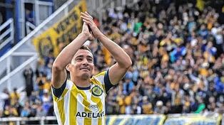 Rosario Central despide a Marco Ruben, que deja el fútbol, frente a Estudiantes en Arroyito.