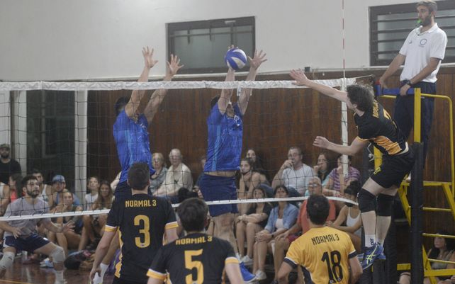 La Asociación de Ex Alumnos de la escuela Normal 3 cumplirá un sueño de toda la vida: participar de los torneos de la Federación del Voleibol Argentino (Feva).