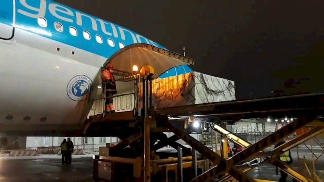 Esta madrugada parte otro vuelo de Aerolíneas para buscar más vacunas Sputnik V