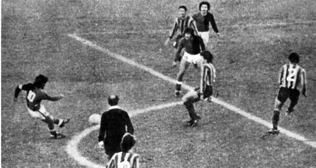 Zanabria empaló de sobrepique tras el pase atrás de Magán (Revista Goles).