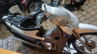 Robó, huyó y terminó en el hospital después de un choque por haber cruzado en rojo