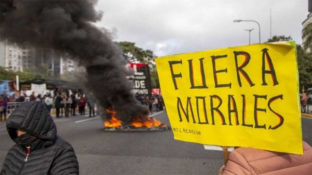 Las dos CTA y sectores de CGT marchan a la Casa de la provincia de Jujuy tras la represión