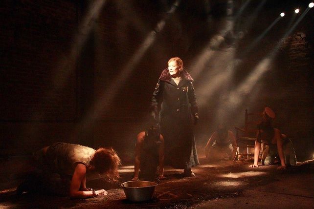 Clásico. El hilo conductor de la obra es rematado por los textos de Antígona