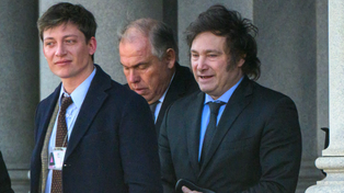 Santiago Caputo junto a Javier Milei, quien aseguró que es el verdadero arquitecto de su triunfo.