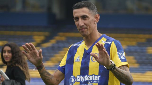 El momento esperado. Ángel Di María con la camiseta de Central en el Gigante de Arroyito.