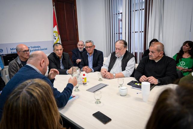 El ministro de Trabajo recibió a los gremios docentes.