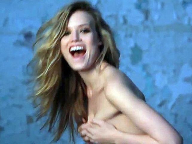 El sensual destape de la hija de Mick Jagger