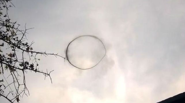 Un círculo negro apareció proyectada sobre las nubes en el cielo del partido de Tigre.