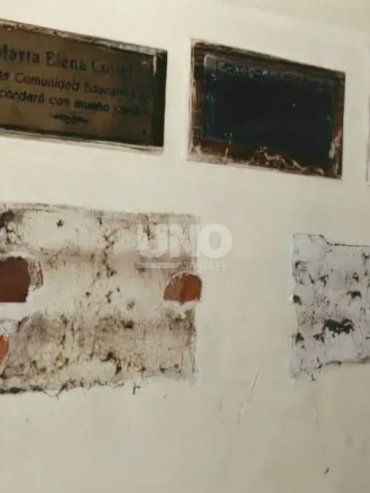 Robaron placas de bronce y provocaron destrozos en la escuela General San Martín