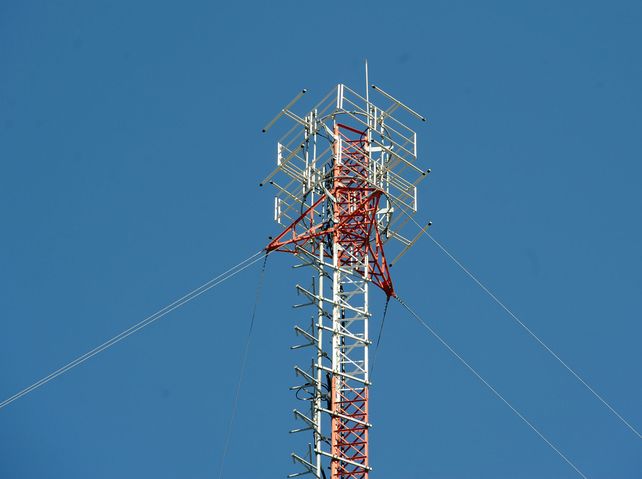 Las empresas de telefonía pedirán al Concejo cambiar las normas para instalar más soportes.