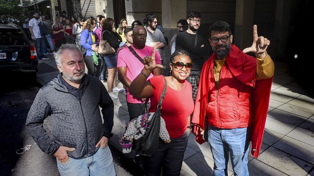 Elecciones en Brasil: masiva votación de la comunidad brasileña en Argentina