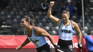 Agustina Gorzelany festeja junto a la santafesina Antoniazzi en Bélgica.