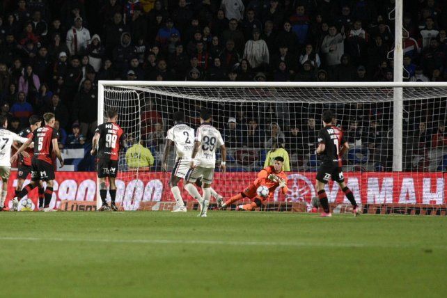 Josué Rinatti valoró el punto que el punto que obtuvo Newells en cancha de San Lorenzo.